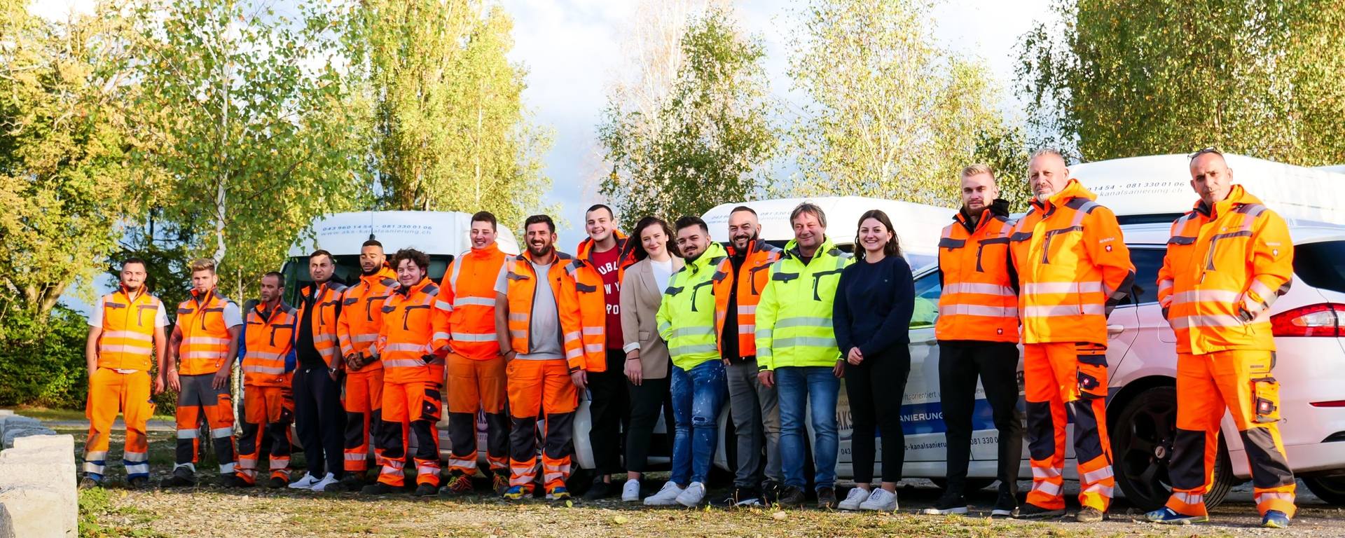 Mitarbeitende und Einsatzfahrzeug der Kanal Blitz GmbH im Kanton Zürich
